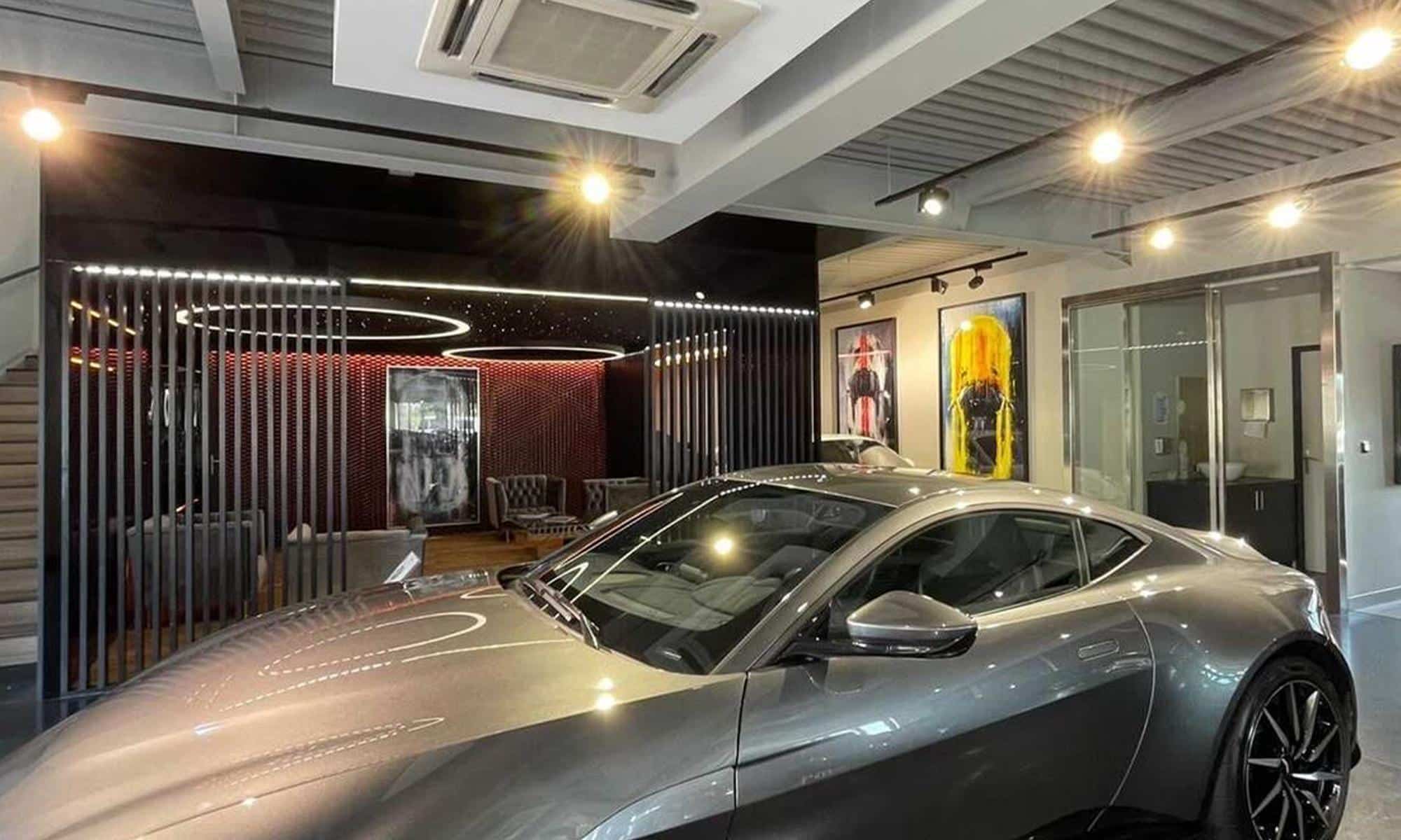 Showroom garage