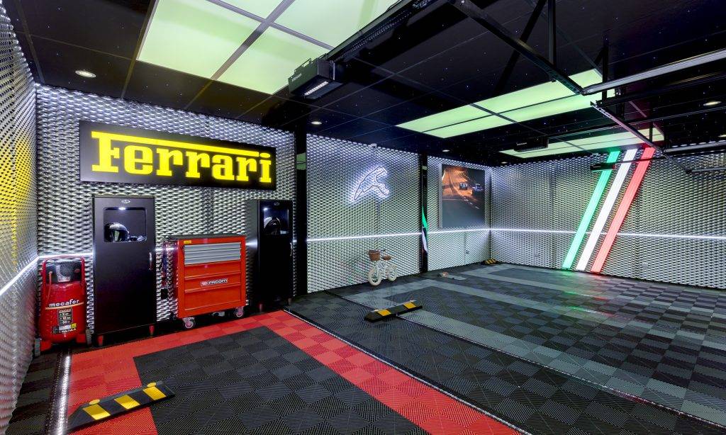 Garage aménagé pour Ferrari